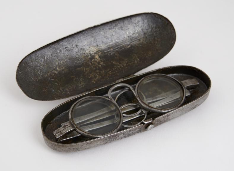 Transverse folding spectacles, steel, in snap lid case