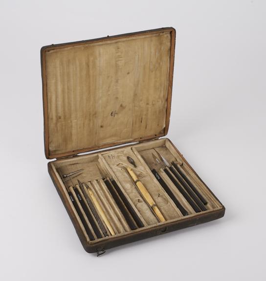 Ophthalmic instrument set by Savigny