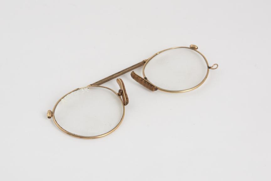 Pince nez, spectacles, metal and cork, English, 1850-1920