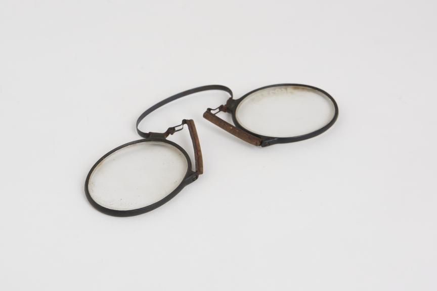 Pince nez, spectacles, metal, English, 1801-1900