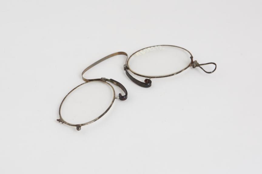 Spectacles, pince nez, folding, plated steel wire, English