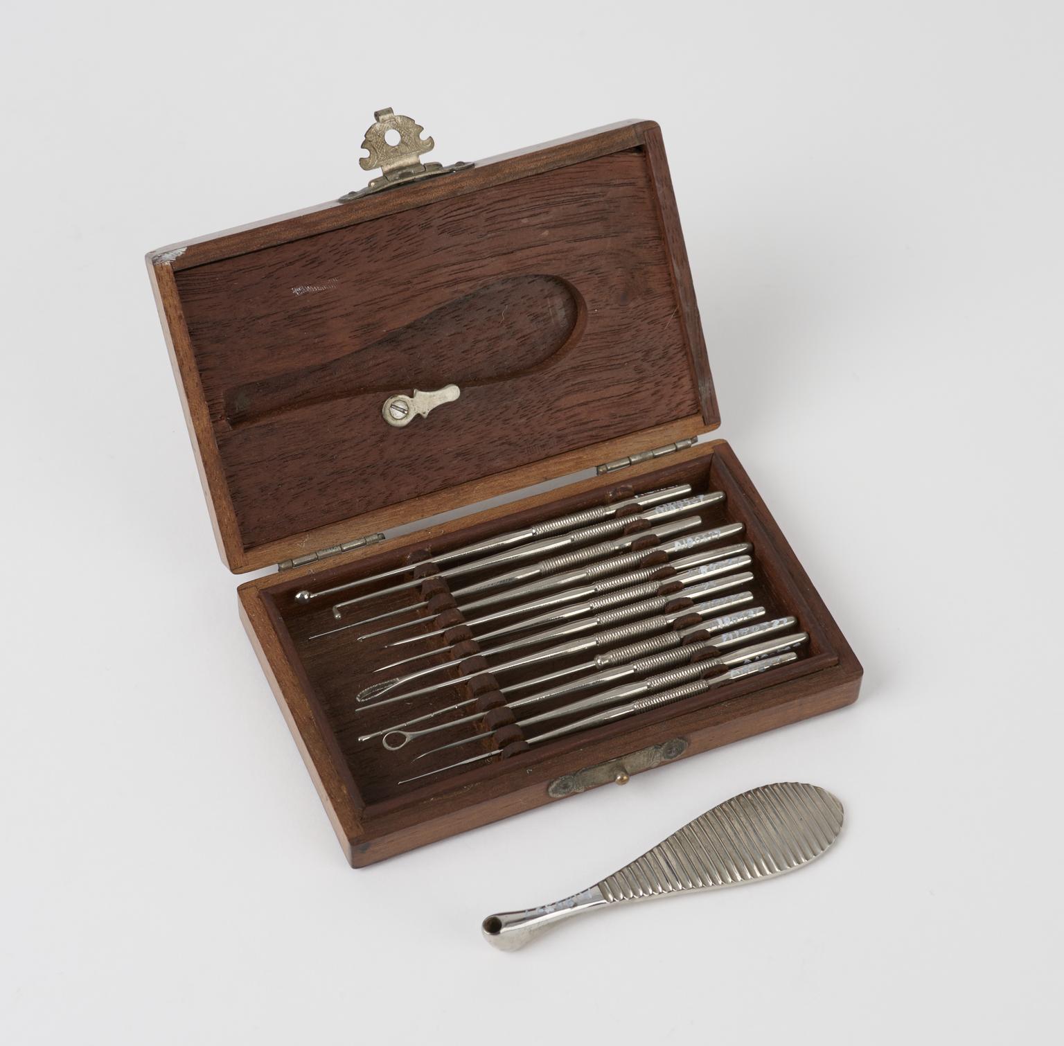 Aural insturmen set | Science Museum Group Collection