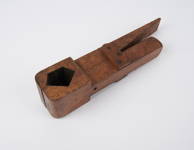 Large boxwood clamp, shaped like a clothes peg