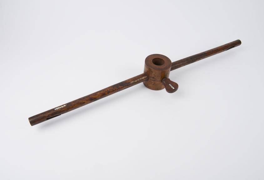Circular boxwood clamp with a wooden rod set into each side