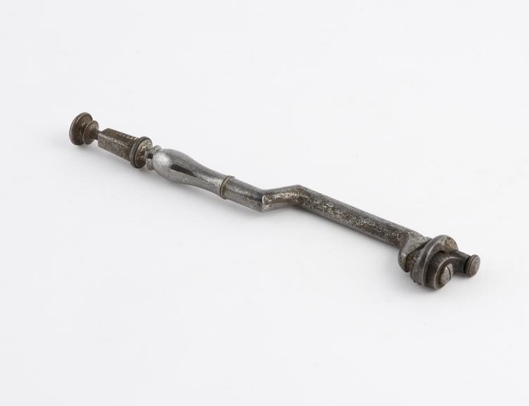 Double bend-type dental key