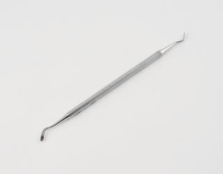 Dental plastics instrument