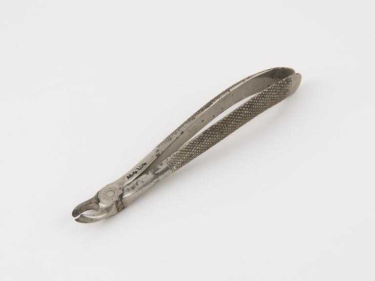 Dental forceps, No.17, for right upper molars