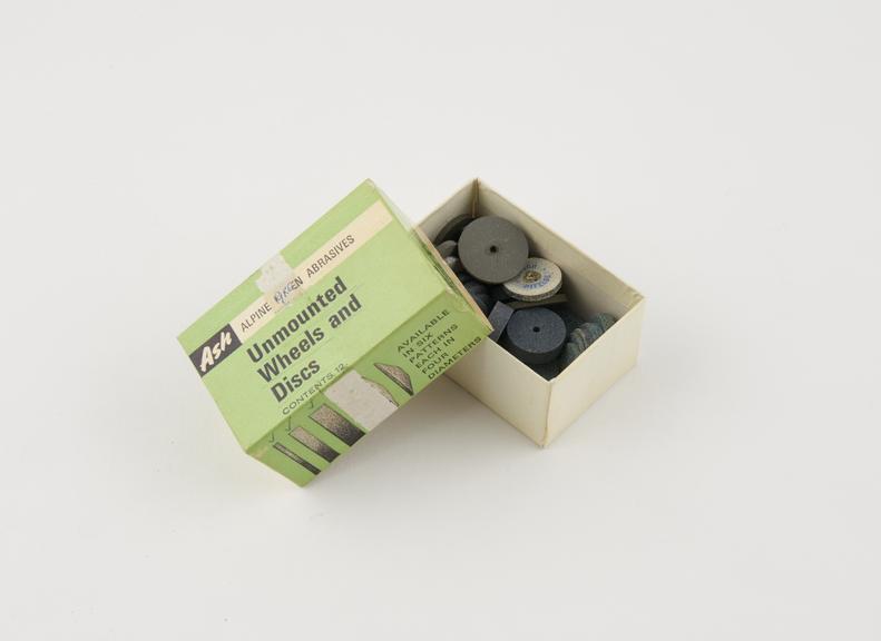 Box of Ash' unmounted abrasive wheels and discs, green