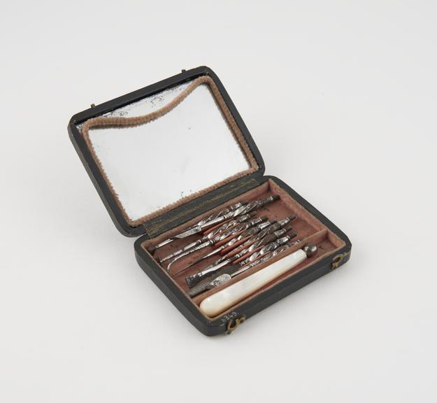 Personal dental descaler set in rectangular tooled leather