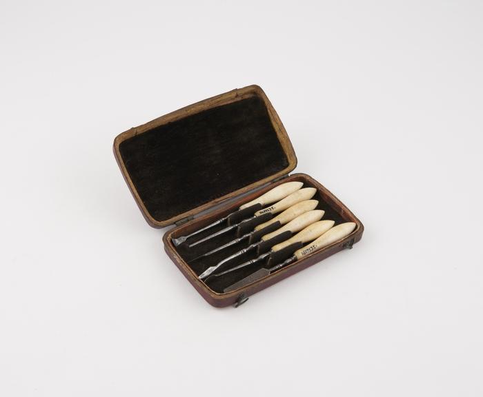 Dental descaler set, in rectangular leather covered case