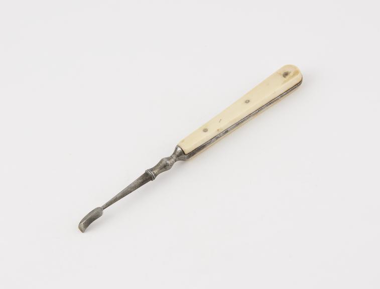 Dental descaler, steel with rivitted ivory handle, English