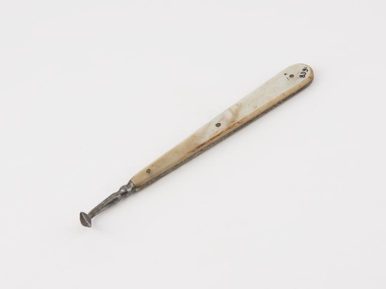 Dental descaler, steel with rivitted mother of pearl handle