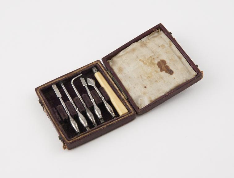 Pocket descaler set, cased English, 1801-1870