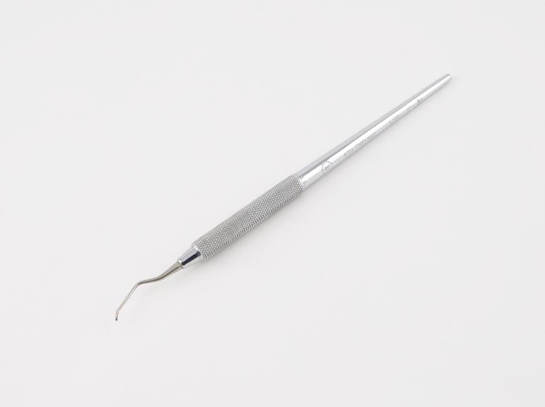 Curette descaler, balanced grip No