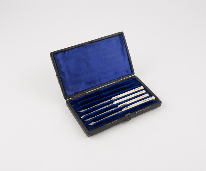 Dental descaler set, in rectangular black leather covered blue