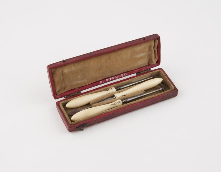 Dental descaler set, in rectangular tooled red leather covered