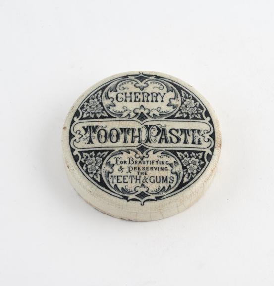 Ceramic pot lid for cherry tooth paste, England, 1860-1910