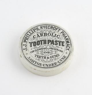 Ceramic pot lid for carbolic tooth paste