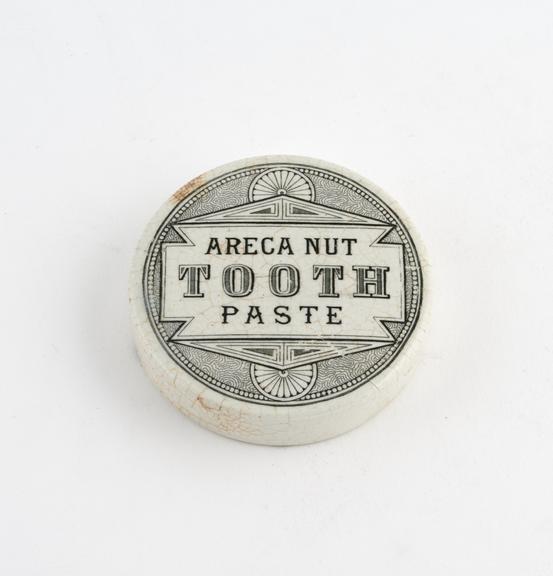 Ceramic pot lid for areca nut tooth paste, England, 1850-1900