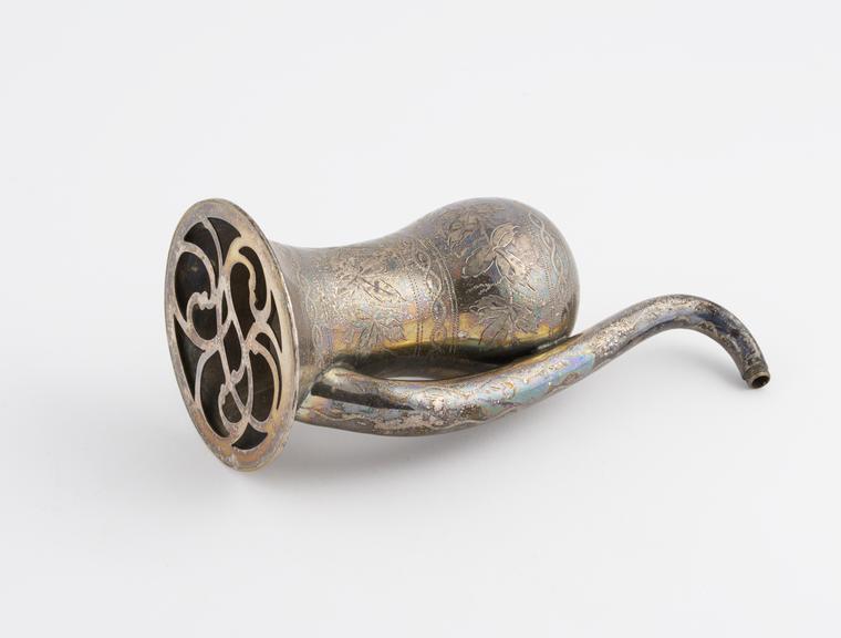 Ear trumpet with bulbous bell