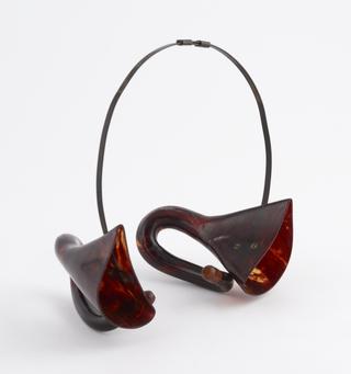 Acoustic headband with auricle hearing aids