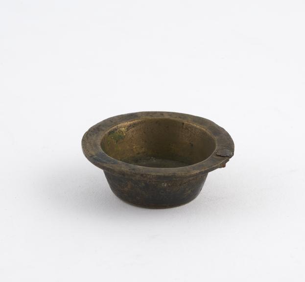 Brass crucible with iron handles (crucibles)