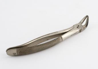 Lower right stump dental forceps
