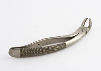 Lower molar dental forceps