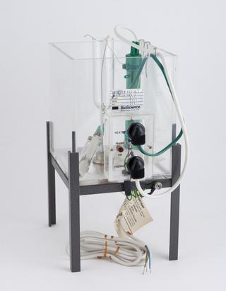 "Dual" bath for isolated tissue, by Bioscience Ltd.