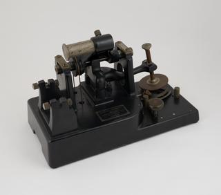 Flat cutting rocking microtome by Cambridge Instrument Company