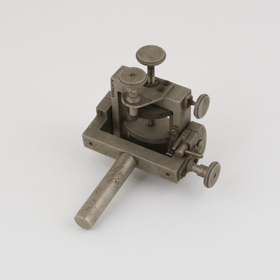 Orienting block holder for microtome