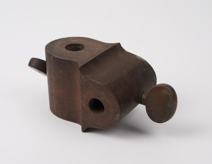 Joint part of clamp, wood with tension keys, Europea, 1880-1920