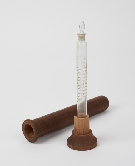 Glass meter with stand and stopper for estimating total acidity