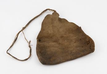Leather pouch for three dental instruments, England, 1800-1850
