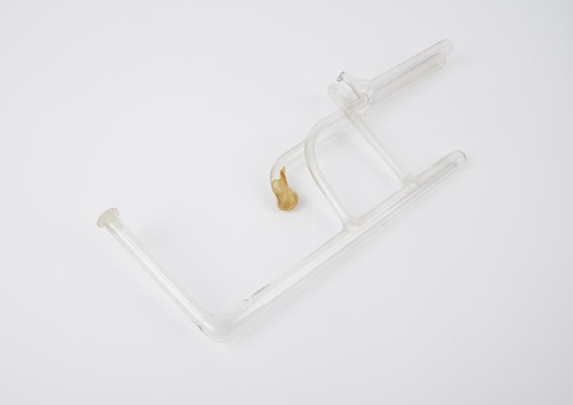 Glass component associated with the Craig countercurrent