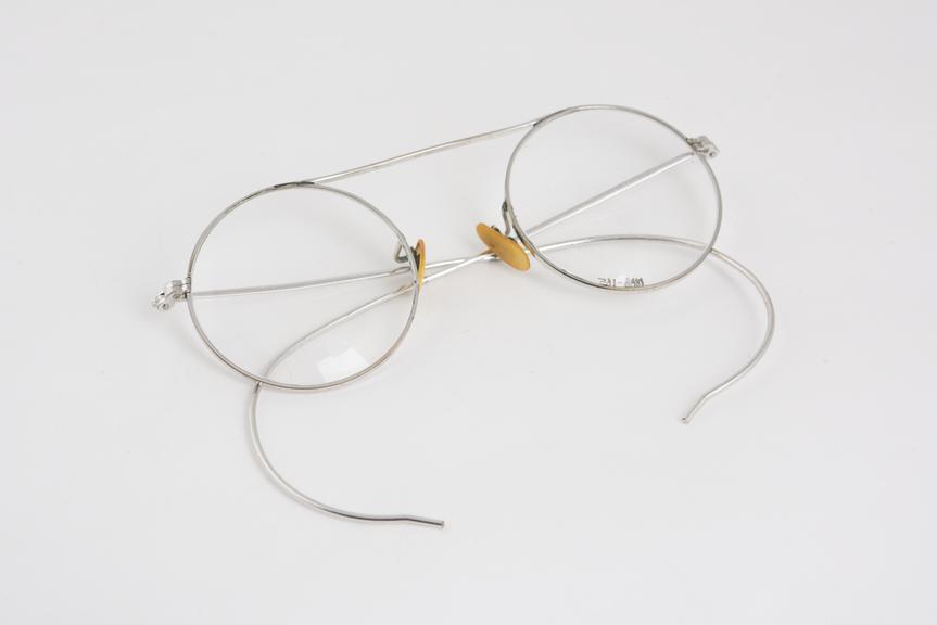 Pair of coil spring spectacles