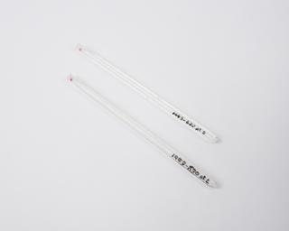 2 one-mark capillary pipettes