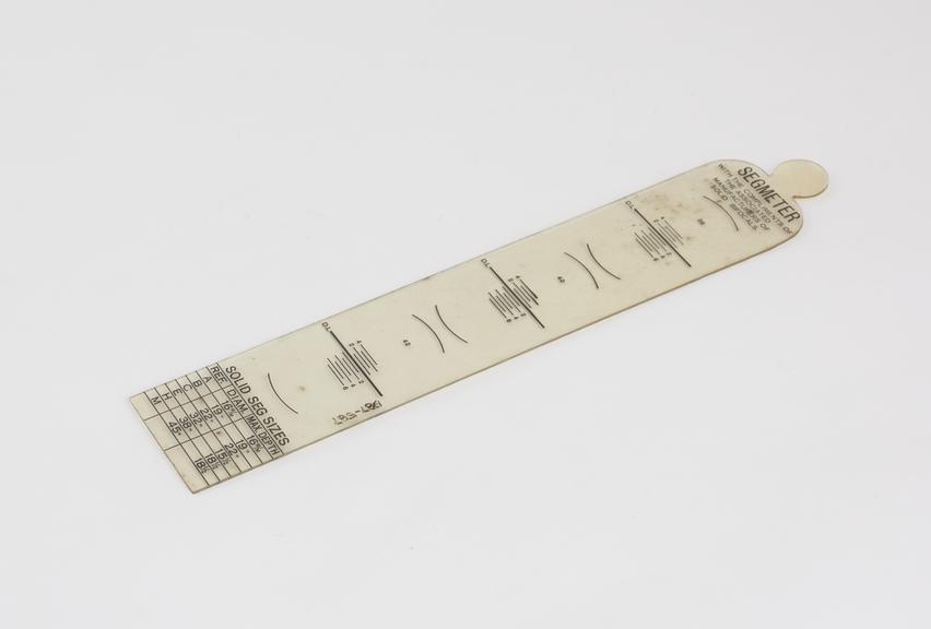 Segmeter, plastic, for measurement of bifocal lenses