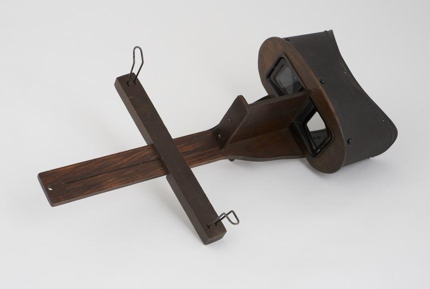 Stereoscope, wood and tin(?), probably British, 1920-1950