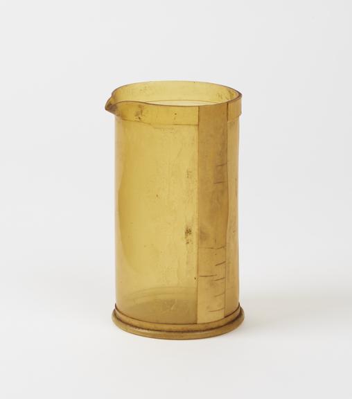 Yellow plastic beaker, cylindrical with pouring lip