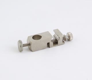 Metal attachment, "Dual" bath for isolated tissue