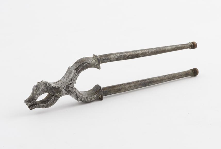 Dental forceps, dog head jaws, steel, Italy, 1650-1750