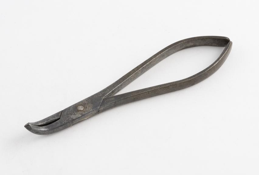 Dental forceps, for lower anteriors, steel, possibly by J