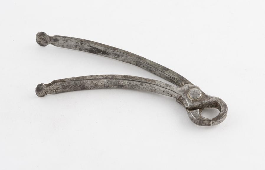 Dental forceps, hawk's bill, steel, crude, Europe, 1730-1820