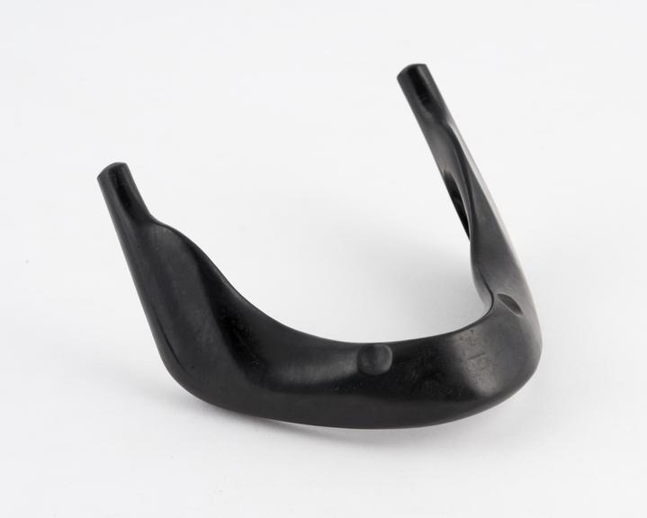 Mandibular splint, black vulcanite, probably English, 1880-1910