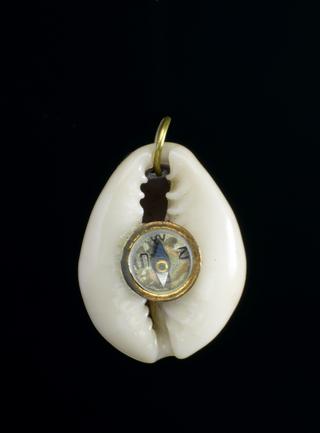 Amulet in the form of a tiny compass