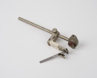 Miniature membrane manometer