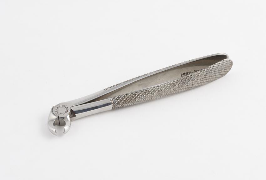 Dental forceps, no.225, hawk's bill, for lower molars