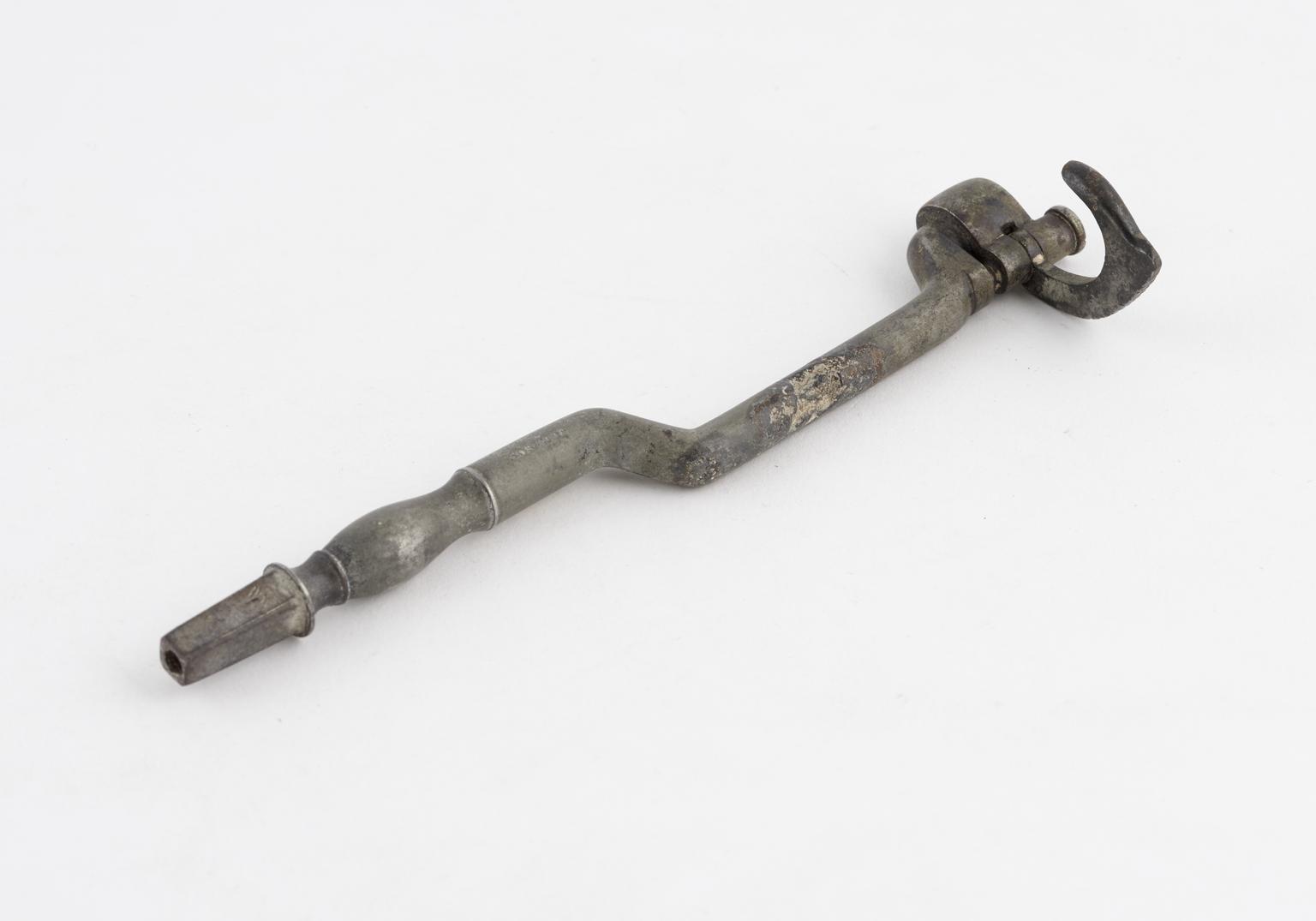 Double bend-type dental key | Science Museum Group Collection