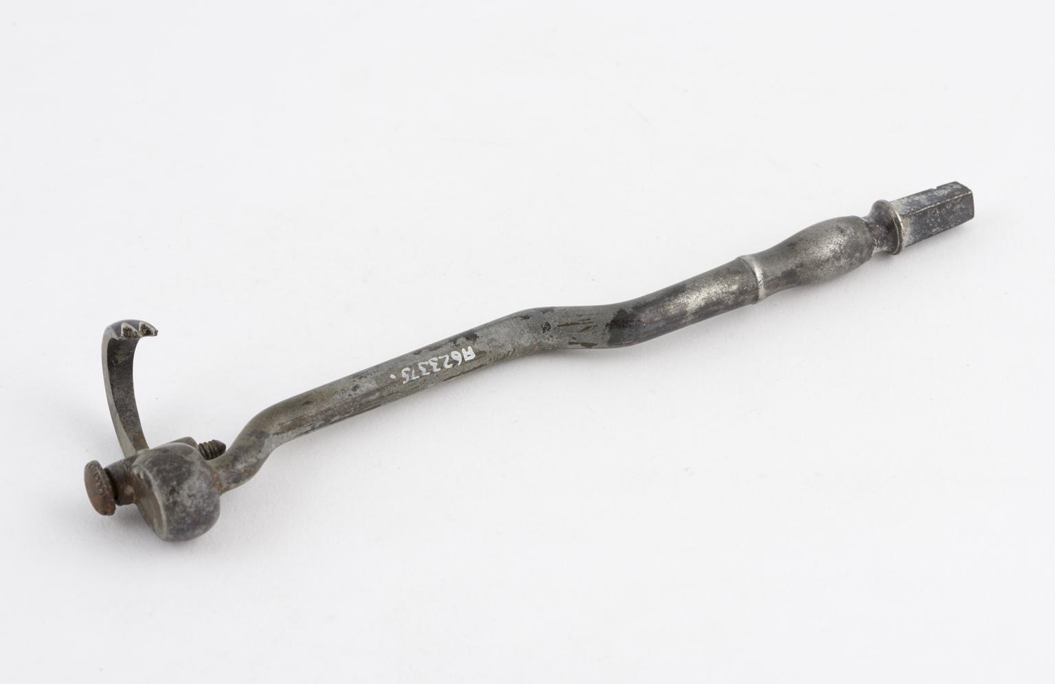Double bend-type dental key | Science Museum Group Collection